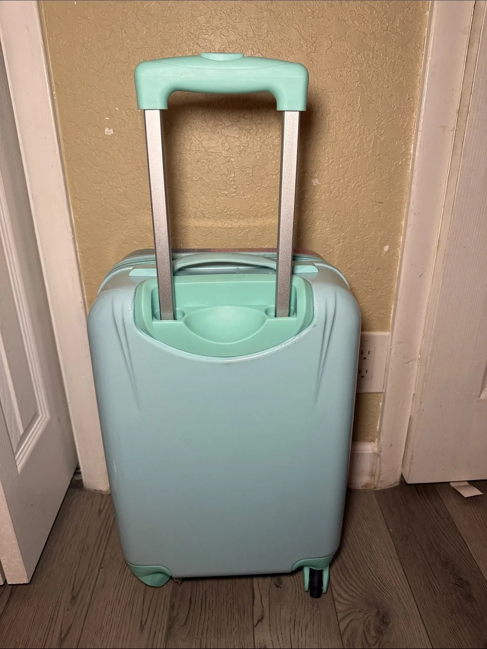 Disney Frozen Elsa Carry On Luggage Hardcover 18